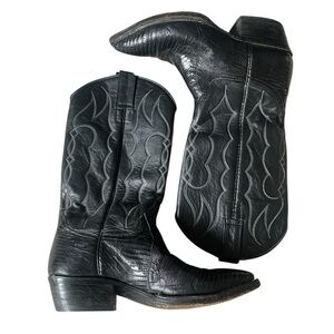 Cowboy black boots size 8, made in Mexico, armadillo leather in great condition